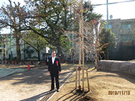 R01.11.16中村西小学校開校60周年記念・紅しだれ桜植樹
